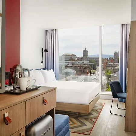Hampton By Hilton Centre מלון