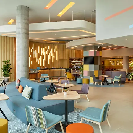 Hampton By Hilton Centre מלון
