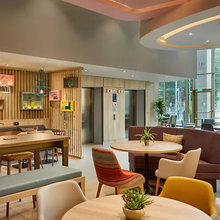 מלון Hampton By Hilton Centre 3*