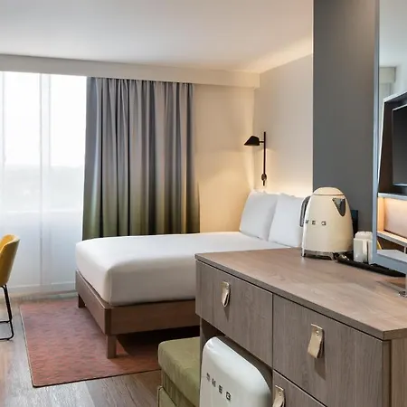 Hotel Hampton By Hilton Centre 3*