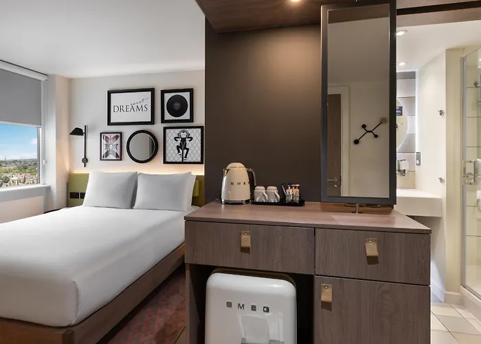 Hampton By Hilton Centre Отель