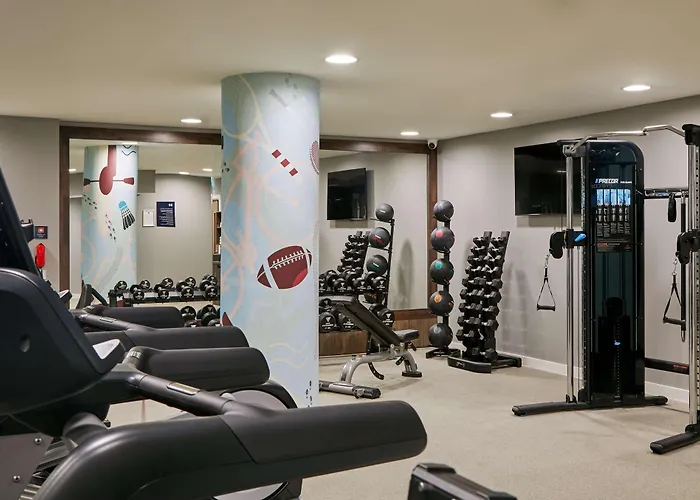 Hampton By Hilton Centre Отель