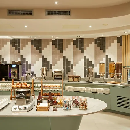 Hotel Hampton By Hilton Centre 3*